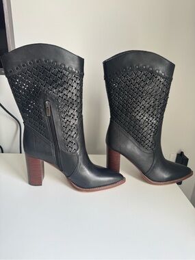 Vince Camuto Black Woven Genuine Leather Booties Size 8.5 – Never Worn